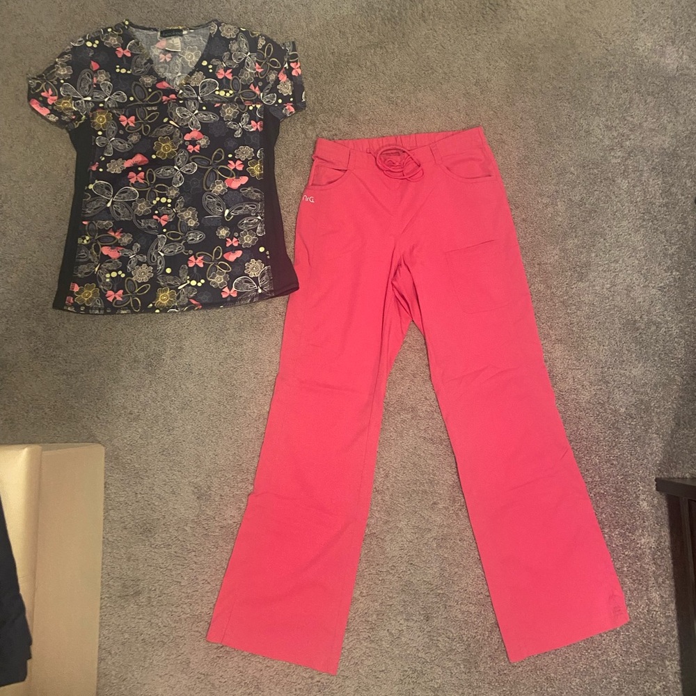 Cherokee top NRG by Barco bottoms